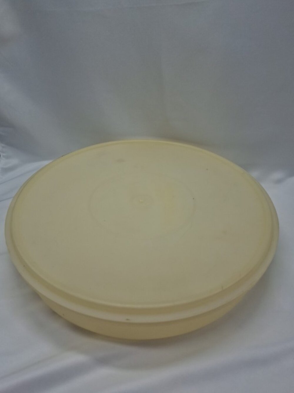Vintage 1970s Tupperware 12" Pie Cupcake Cookie Keeper 242 w/ Lid 224